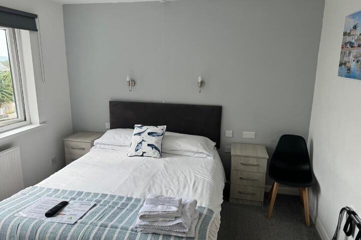 Room 12 of 32
