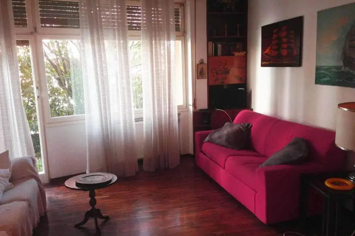 Room 5 of 10