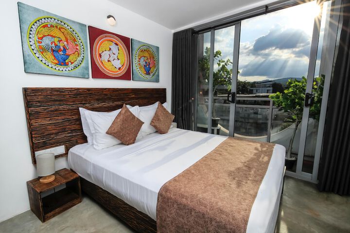 Room 17 of 37