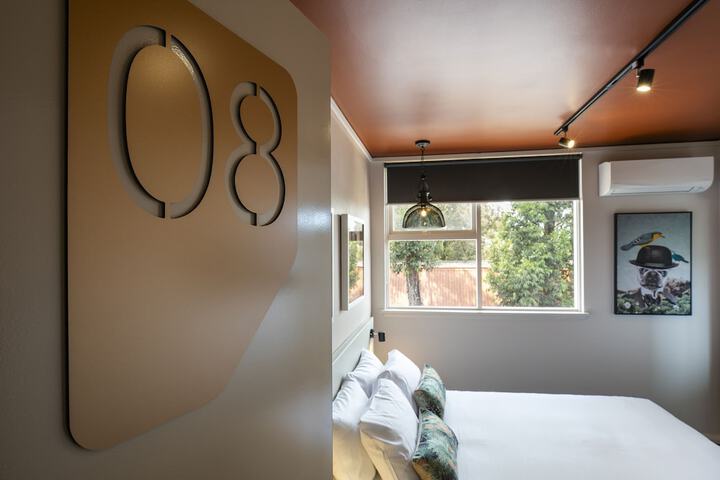 Room 4 of 34