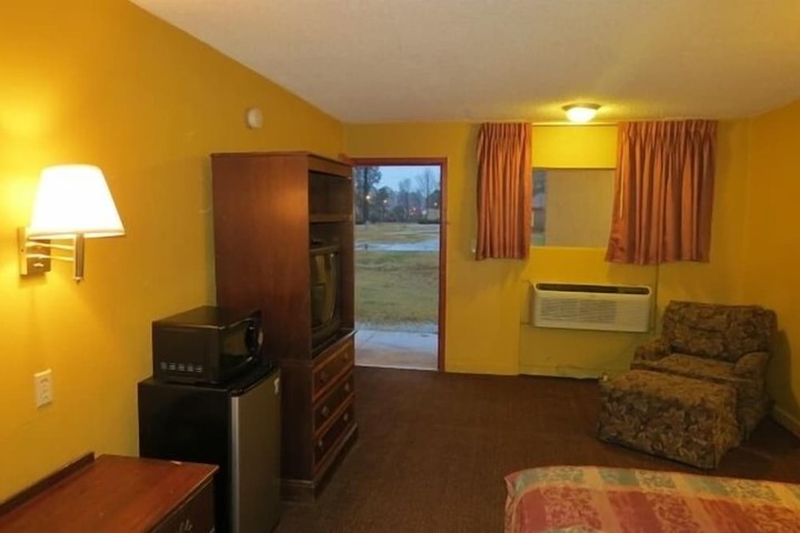 Room 8 of 18