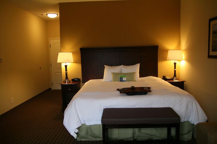 1 King Bed (7 of 10)
