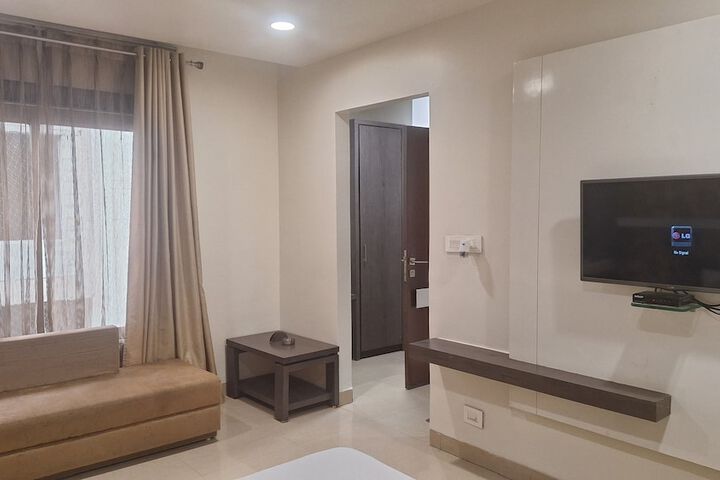 Room 18 of 32