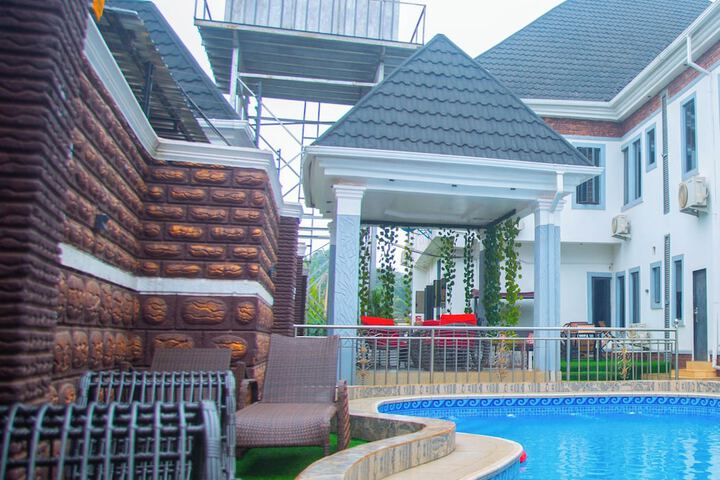 Pool 4 of 11