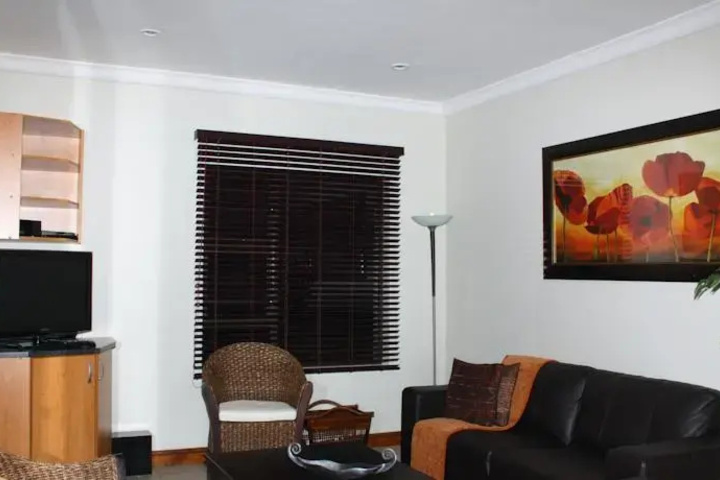 Room 5 of 10