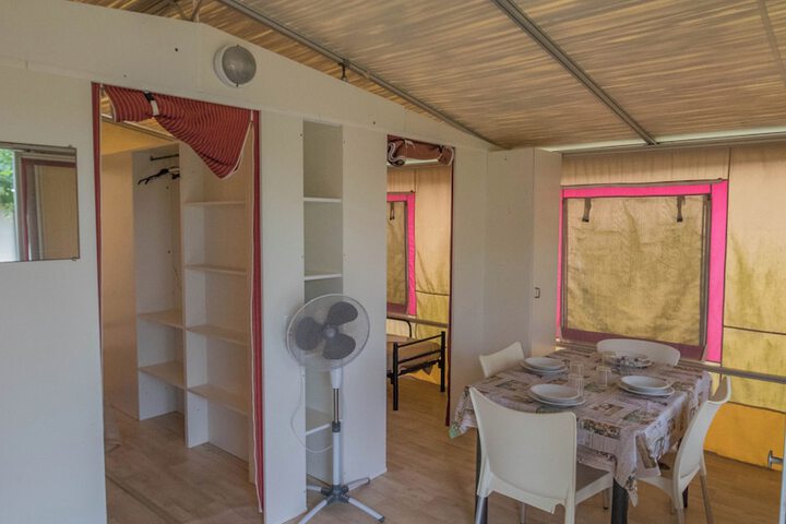 Room 11 of 17
