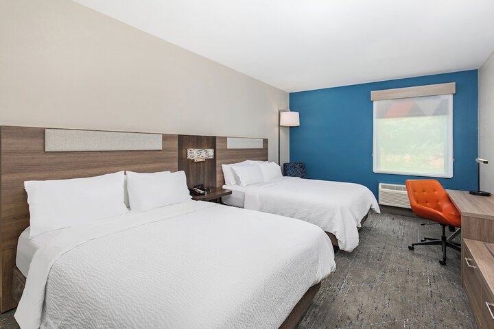 2 Queen Beds (3 of 10)