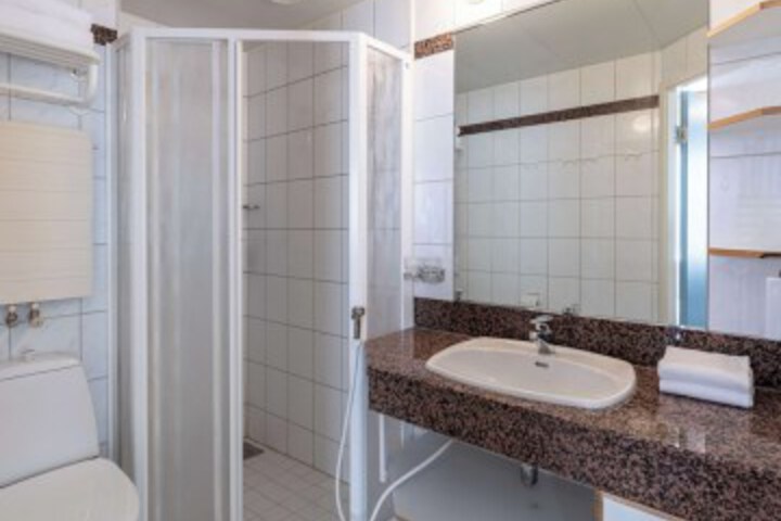 Room 52 of 119