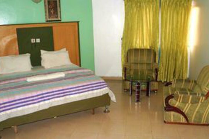 Room 6 of 18