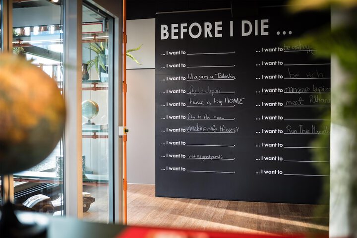 Guest Lobby