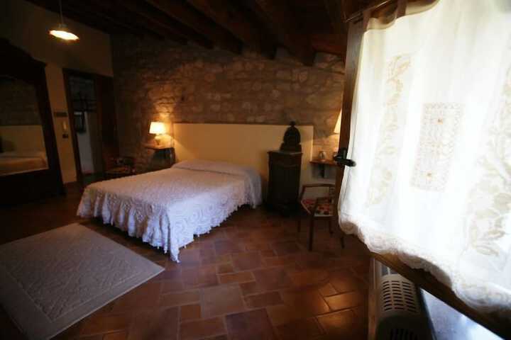 Room 4 of 27