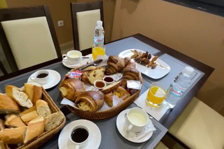 Dining 14 of 15