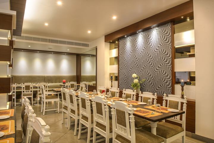 Dining 55 of 65