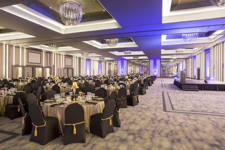 Ballroom/Hall 66 of 74