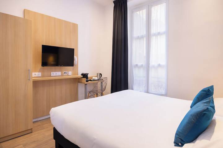 Room 44 of 93