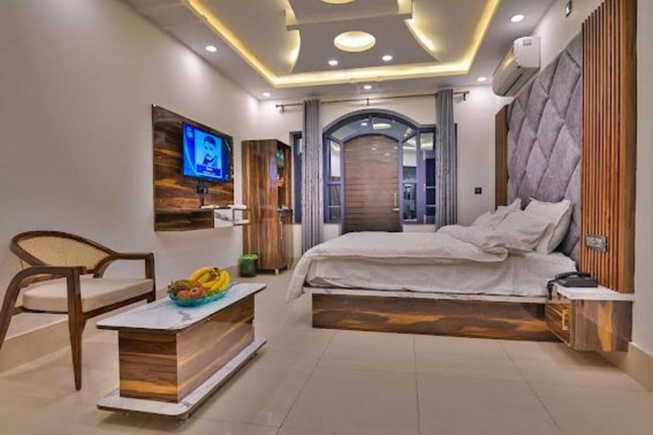 Hotel Aura Inn in Srinagar