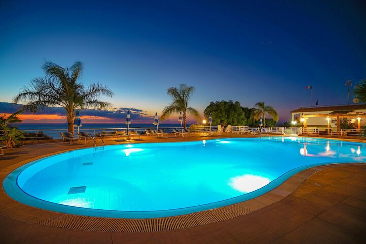 Pool Hotel