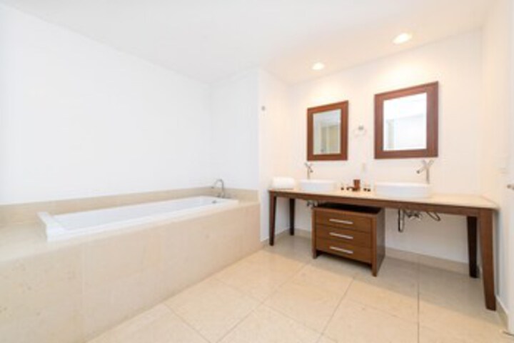 Room 105 of 135