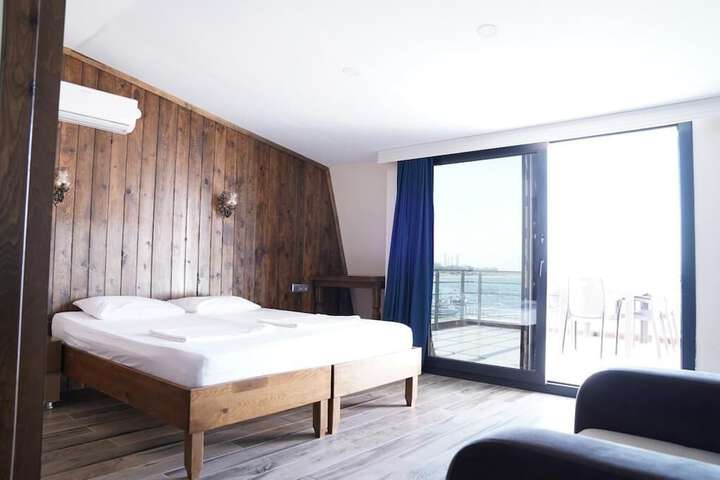 Room 14 of 33