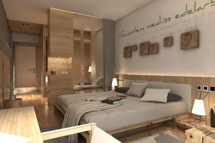 Room 7 of 100