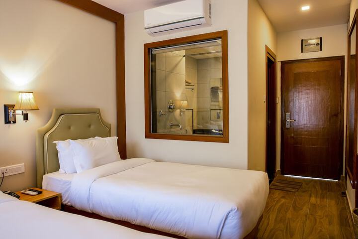 Room 16 of 100