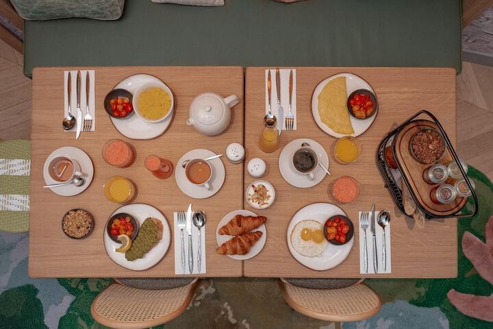Dining 40 of 72