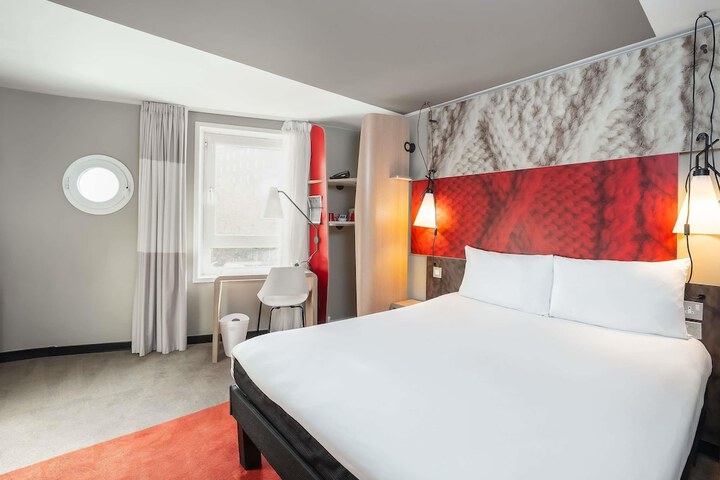 Room 15 of 91