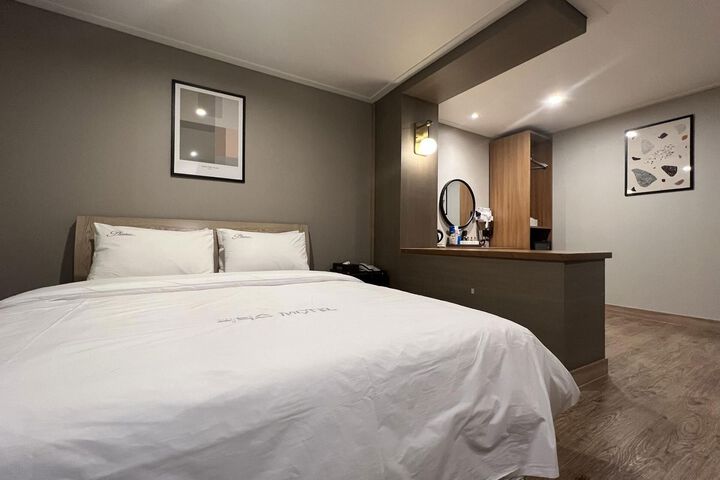 Room 52 of 105