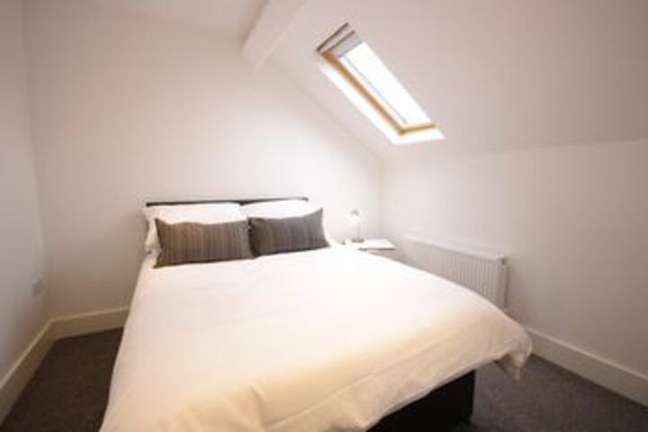 Room 6 of 13