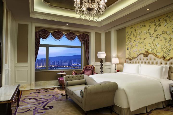 Room 7 of 74