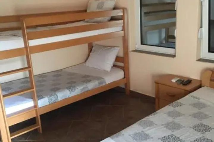 Room 4 of 20