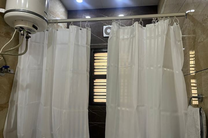 Room 33 of 42