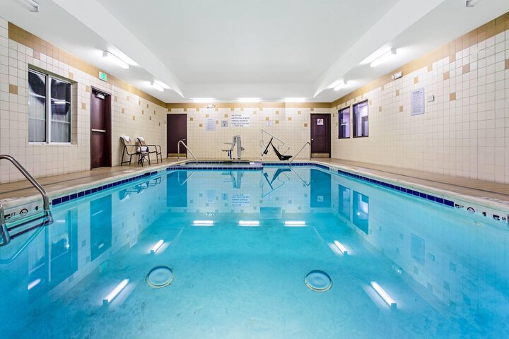 Hotel Pool