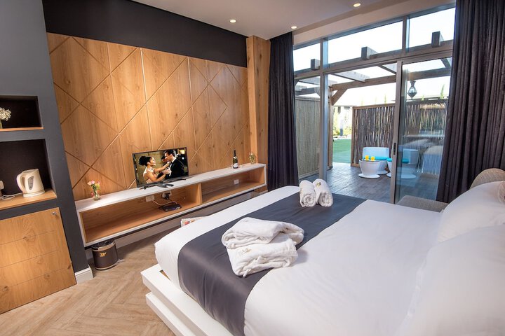 Room 3 of 40