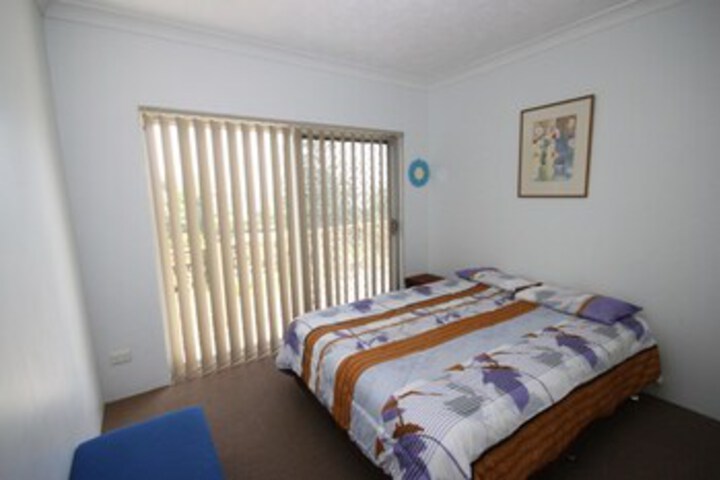 Room 10 of 12