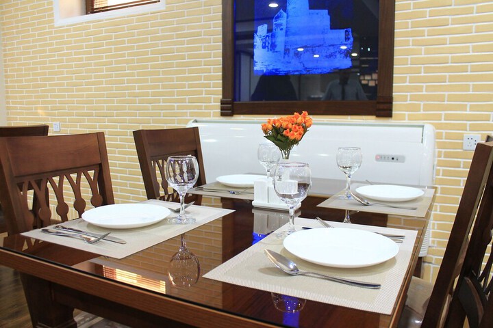 Dining 37 of 61