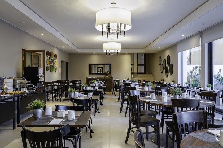 Dining 40 of 77