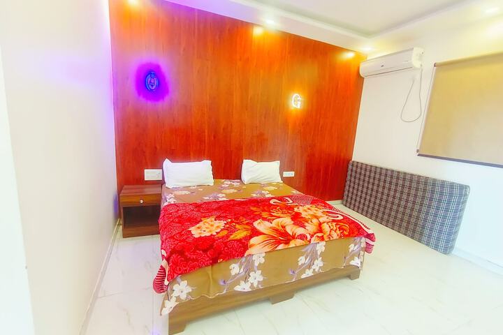 Room 9 of 19