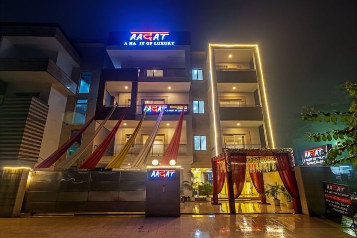 Aadat Hotel Subhash Chowk Gurgaon