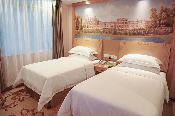 Room 3 of 8