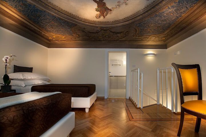 Room 6 of 38