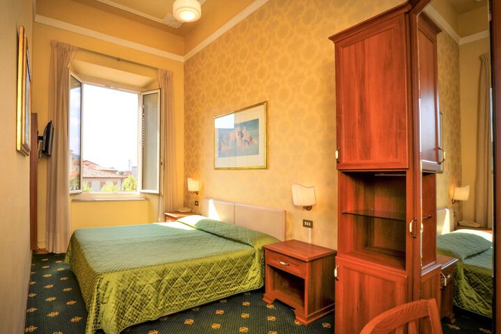 Room 13 of 27
