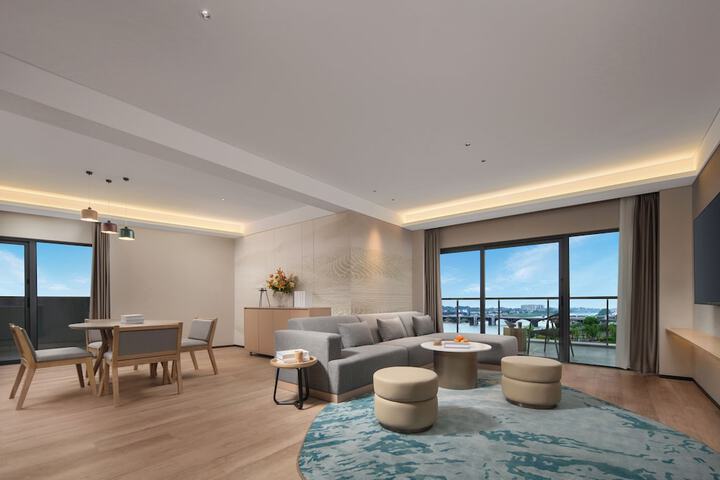 Room 3 of 67
