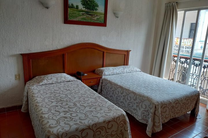 Room 12 of 38