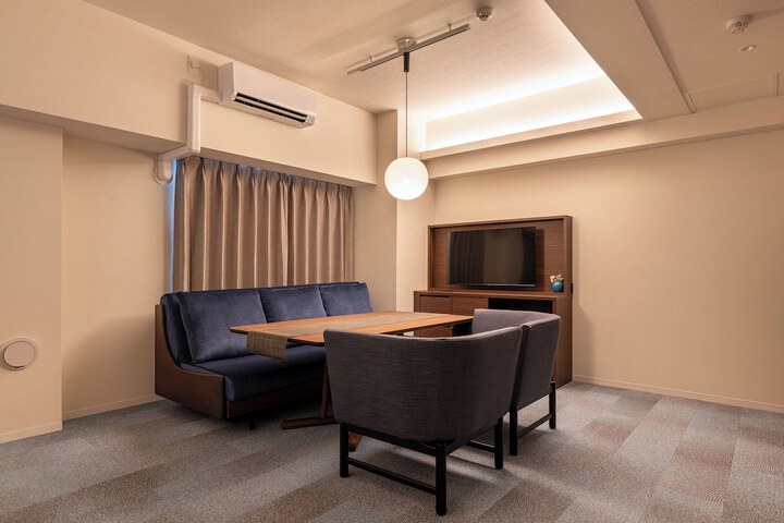Room 71 of 104