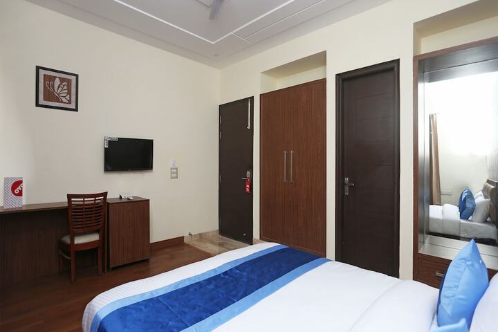 Room 11 of 26