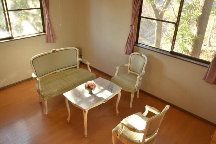 Room 8 of 40