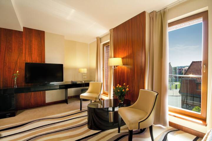 Room 5 of 17
