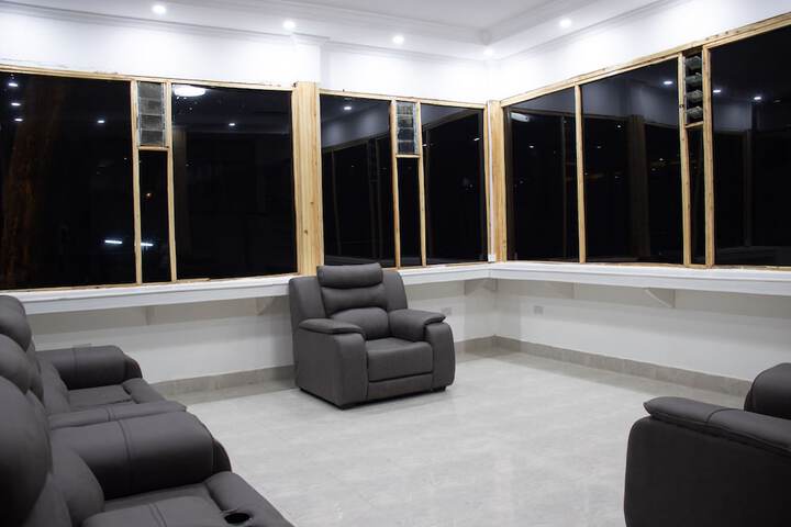 Lounge 56 of 115