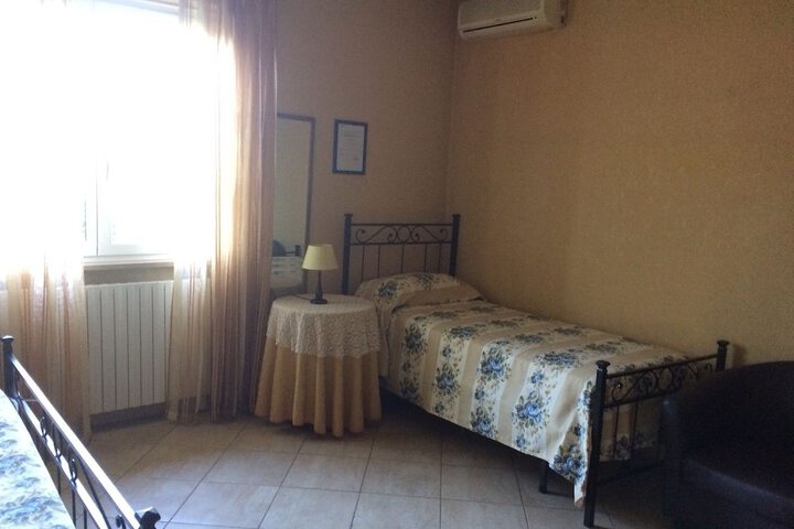 Room 2 of 29